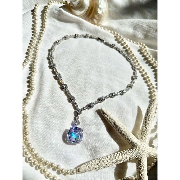 Stunning cushion cut cubic zirconia statement necklace - Picture 1 of 15